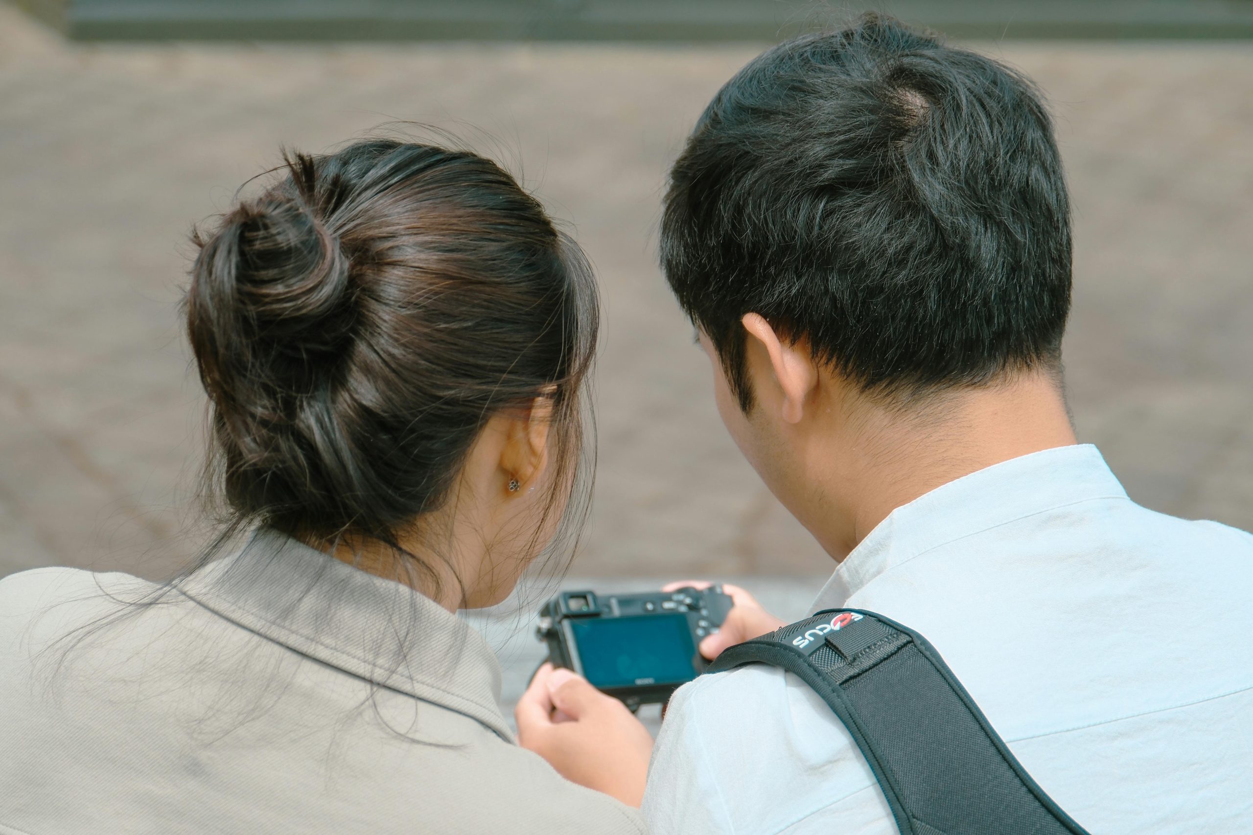 listening-communication,couple-gaming