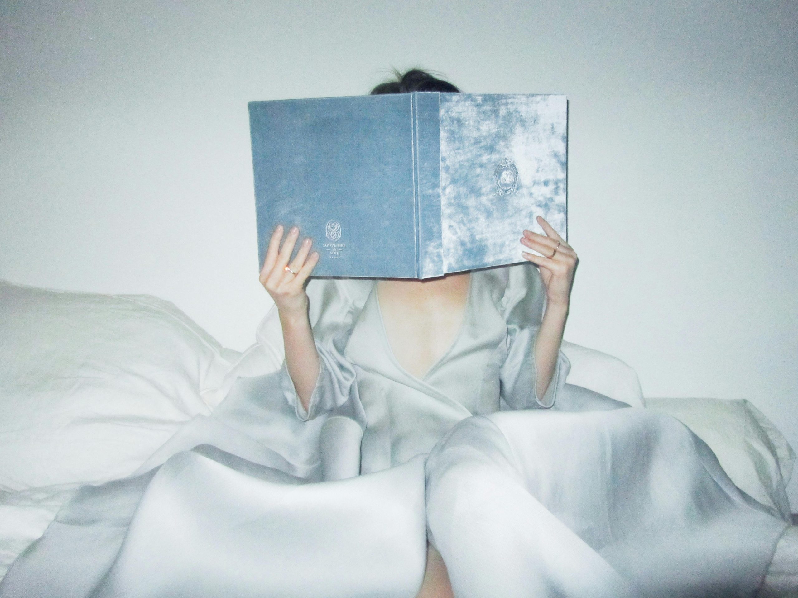 Art's Role in Deepening Emotional Connections home-decor,intimate-conversations